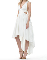Vestido blanco roto sin mangas con corte alto y bajo