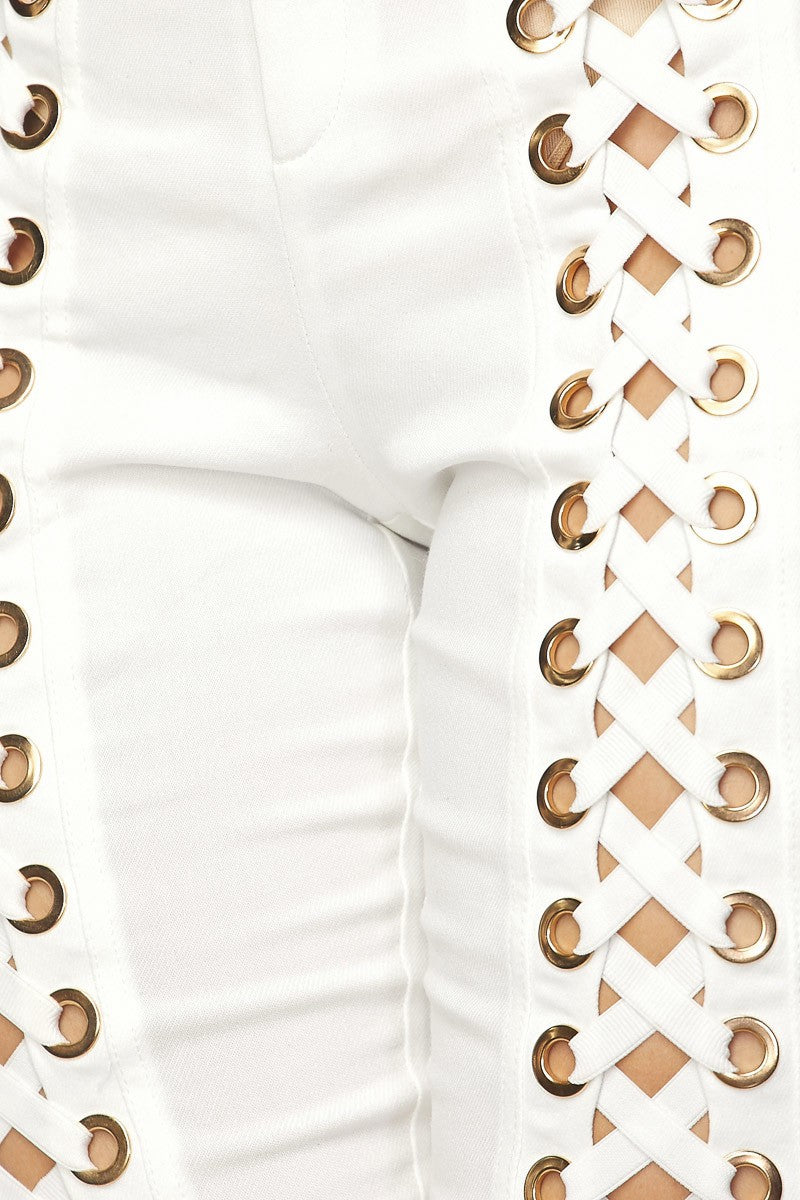 Pantalones con cordones en la parte delantera